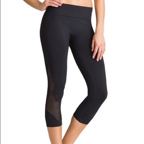 Athleta Breakthrough Lasercut Black Capris - Picture 1 of 4